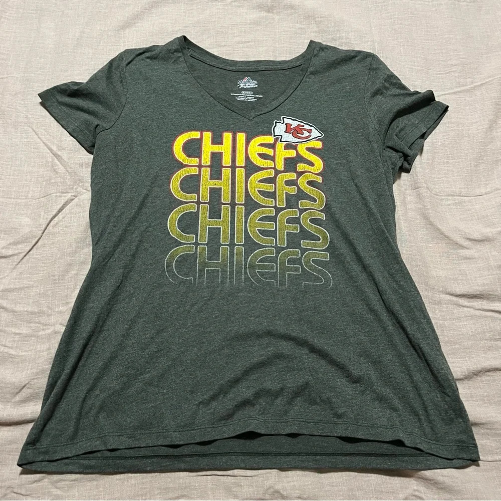 Kansas City Chiefs Women's V Neck T-Shirt Grey Size XL Majestic Football Kelce - Picture 2 of 6